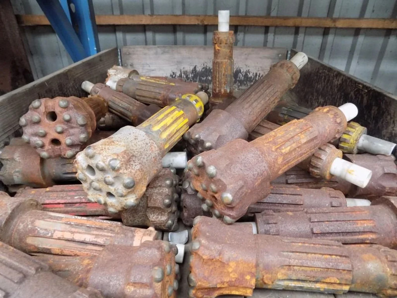 Atlas-Copco boorkroon drilling bitt - Fúrógép: 1 kép. Atlas-Copco boorkroon drilling bitt - Fúrógép: 1 kép.