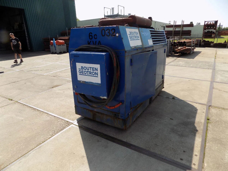 Bredenoord Bredenoord BRDE 60 KVA deutz F6L 913 - Áramfejlesztő: 2 kép. Bredenoord Bredenoord BRDE 60 KVA deutz F6L 913 - Áramfejlesztő: 2 kép.