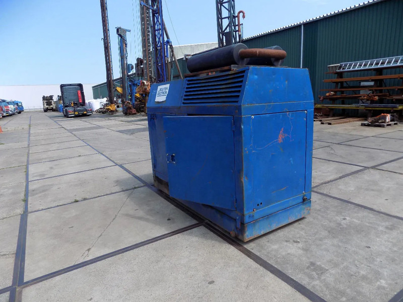 Bredenoord Bredenoord aggregaat BRD 70 KVA Deutz F5L413 - Áramfejlesztő: 4 kép. Bredenoord Bredenoord aggregaat BRD 70 KVA Deutz F5L413 - Áramfejlesztő: 4 kép.
