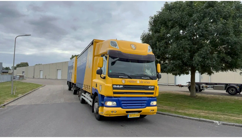 DAF CF 85.410 Schuifzijlen wagen 6x2 Daf CF85 - Dobozos felépítményű teherautó: 2 kép. DAF CF 85.410 Schuifzijlen wagen 6x2 Daf CF85 - Dobozos felépítményű teherautó: 2 kép.