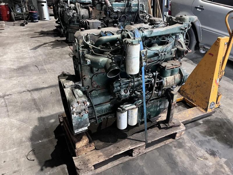 DAF DHU 825 meerdere op voorraad - Motor - Teherautó: 2 kép. DAF DHU 825 meerdere op voorraad - Motor - Teherautó: 2 kép.