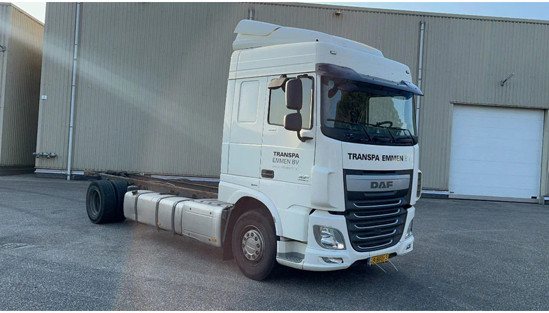 DAF XF 440 nette XF106 Chassis cabine - Alvaz teherautó: 3 kép. DAF XF 440 nette XF106 Chassis cabine - Alvaz teherautó: 3 kép.