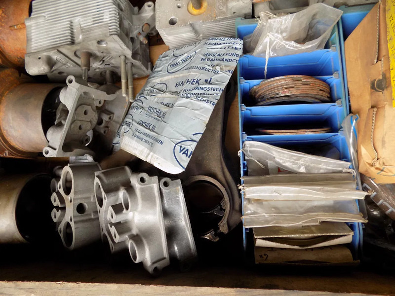 Deutz onderdelen motor - Motor: 5 kép. Deutz onderdelen motor - Motor: 5 kép.