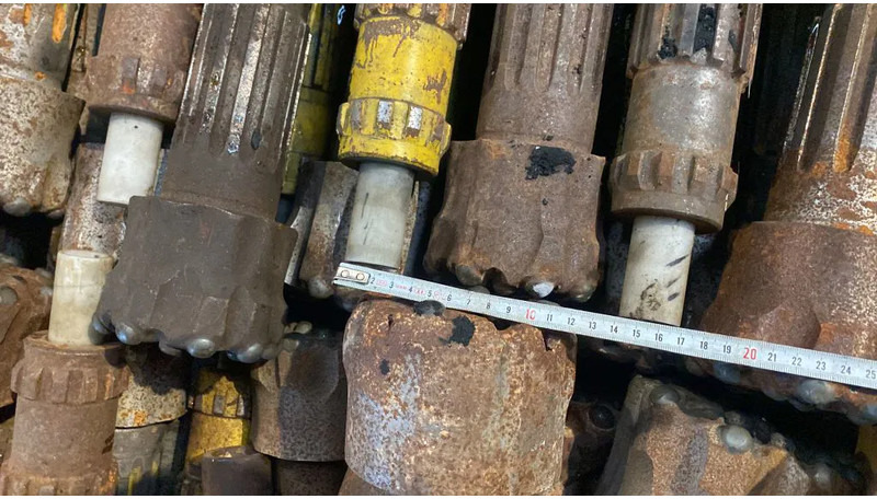 Diversen Sandvik Atlas copco Halco Drill Head rock bit 3.5 and 4 inch - Fúrógép: 2 kép. Diversen Sandvik Atlas copco Halco Drill Head rock bit 3.5 and 4 inch - Fúrógép: 2 kép.