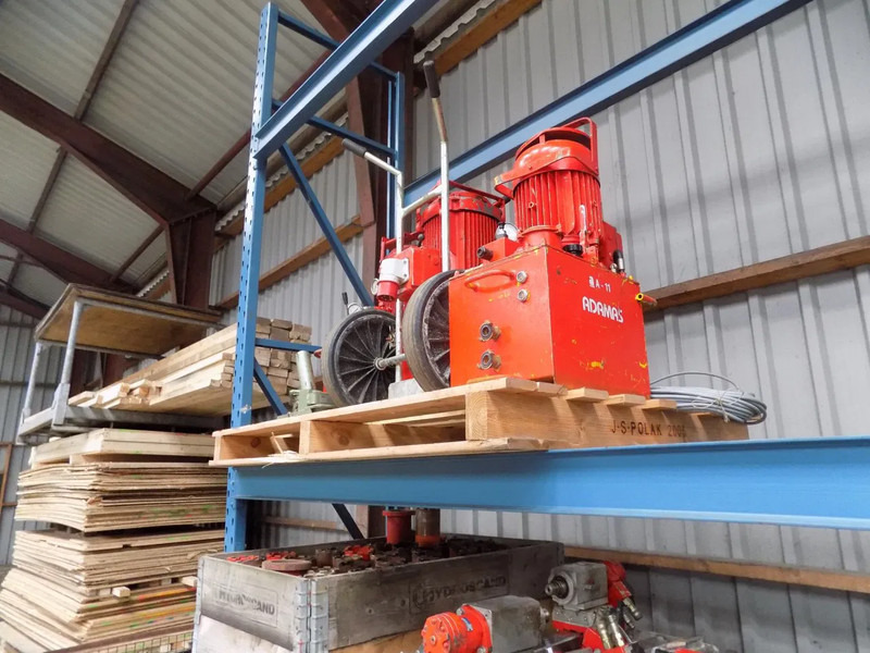 Diversen andamas hydro unit kernboor - Fúrógép: 2 kép. Diversen andamas hydro unit kernboor - Fúrógép: 2 kép.