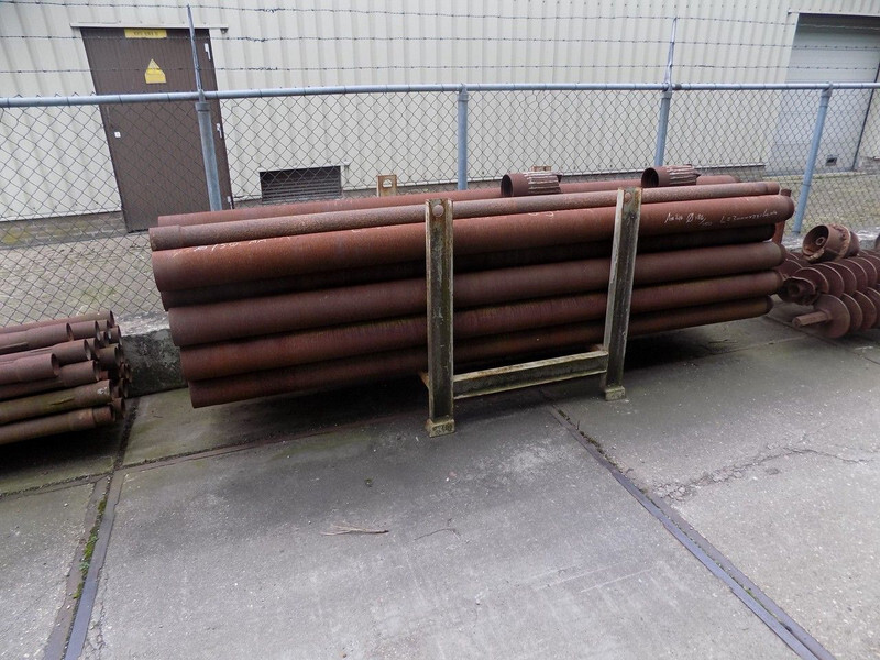 Diversen boorpijpen - Fúrógép: 1 kép. Diversen boorpijpen - Fúrógép: 1 kép.