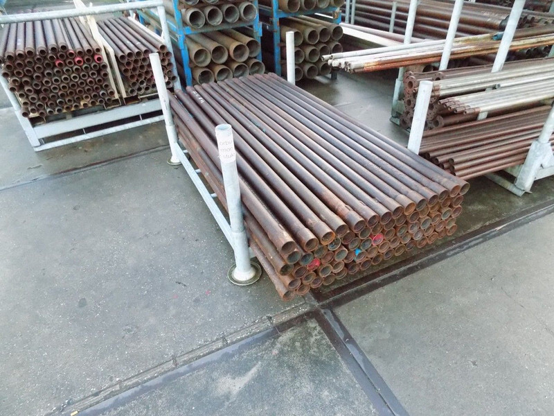 Diversen boorpijpen spoel - Fúrógép: 1 kép. Diversen boorpijpen spoel - Fúrógép: 1 kép.