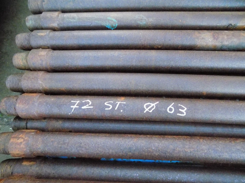 Diversen boorpijpen spoel - Fúrógép: 5 kép. Diversen boorpijpen spoel - Fúrógép: 5 kép.