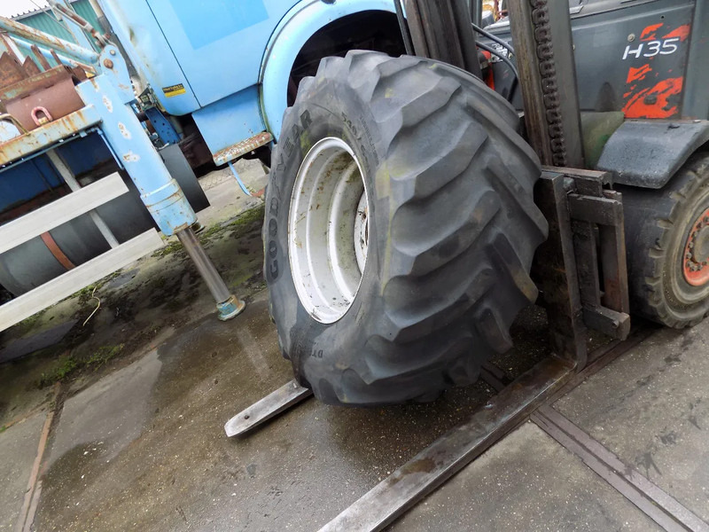 GOOD YEAR banden met velg good year banden met velg 540/65 R 24 - Kombájn: 5 kép. GOOD YEAR banden met velg good year banden met velg 540/65 R 24 - Kombájn: 5 kép.