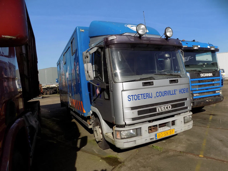 Iveco ML100E15 - Dobozos felépítményű teherautó: 2 kép. Iveco ML100E15 - Dobozos felépítményű teherautó: 2 kép.
