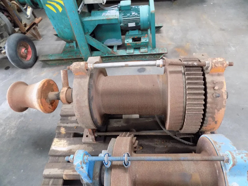 Kabellier winch - Fúrógép: 2 kép. Kabellier winch - Fúrógép: 2 kép.