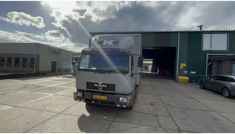 MAN 12.224 MAN 12.224 Afzet bak - Dobozos felépítményű teherautó: 3 kép. MAN 12.224 MAN 12.224 Afzet bak - Dobozos felépítményű teherautó: 3 kép.