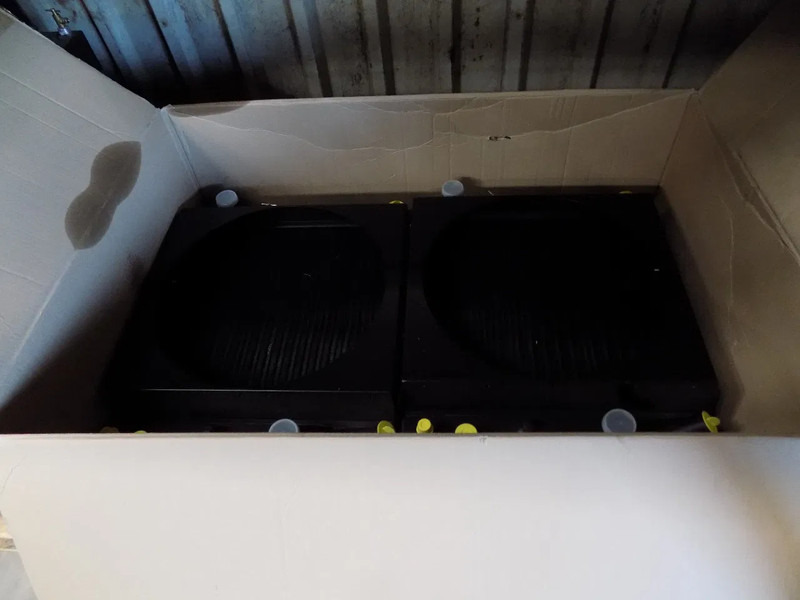 Mercedes-Benz mercedes radiator nieuw - Radiátor: 3 kép. Mercedes-Benz mercedes radiator nieuw - Radiátor: 3 kép.