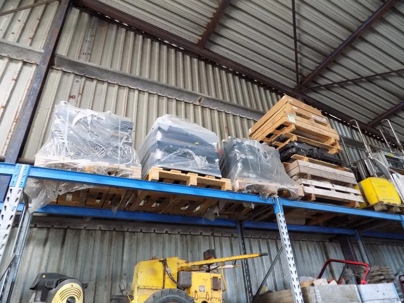 Mercedes-Benz mercedes radiator nieuw - Radiátor: 4 kép. Mercedes-Benz mercedes radiator nieuw - Radiátor: 4 kép.