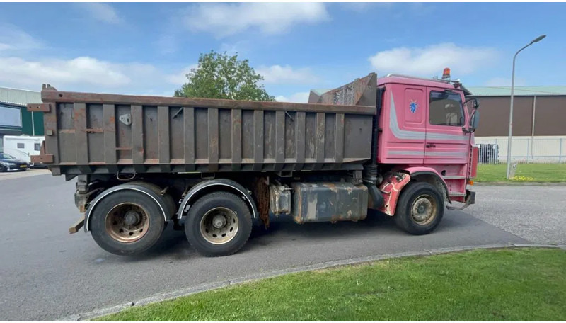 Scania P113-360 scania 113 6X2 Boogielift reversed KIPPER - Billenőplatós teherautó: 3 kép. Scania P113-360 scania 113 6X2 Boogielift reversed KIPPER - Billenőplatós teherautó: 3 kép.