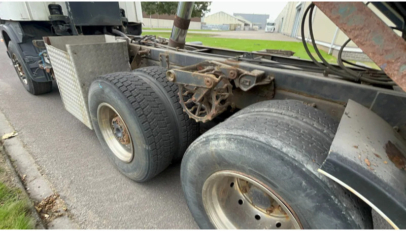 Billenőplatós teherautó Scania P124-400 Scania P124 - 400 3 zijden kipper: 16 kép.