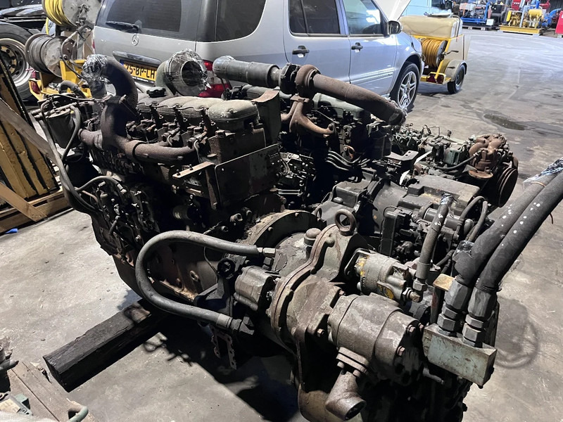 Volvo D100 met scheepskoppeling - Motor: 3 kép. Volvo D100 met scheepskoppeling - Motor: 3 kép.