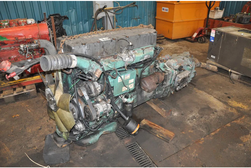 Volvo D12A 380 D12A 380 pk - Motor: 1 kép. Volvo D12A 380 D12A 380 pk - Motor: 1 kép.