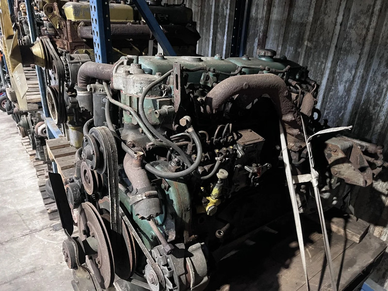Volvo D60A met transmissie - Motor - Teherautó: 2 kép. Volvo D60A met transmissie - Motor - Teherautó: 2 kép.