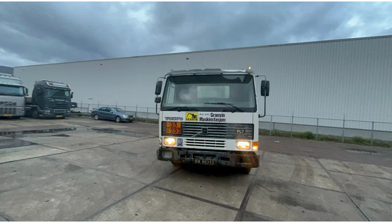 Volvo FL 7 Volvo FL7 285 Fuel tanker 4x2 - Tartályos teherautó: 3 kép. Volvo FL 7 Volvo FL7 285 Fuel tanker 4x2 - Tartályos teherautó: 3 kép.