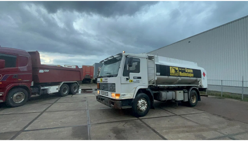 Volvo FL 7 Volvo FL7 285 Fuel tanker 4x2 - Tartályos teherautó: 2 kép. Volvo FL 7 Volvo FL7 285 Fuel tanker 4x2 - Tartályos teherautó: 2 kép.