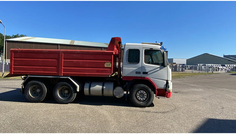 Volvo FM 12.420 kipper - Billenőplatós teherautó: 2 kép. Volvo FM 12.420 kipper - Billenőplatós teherautó: 2 kép.