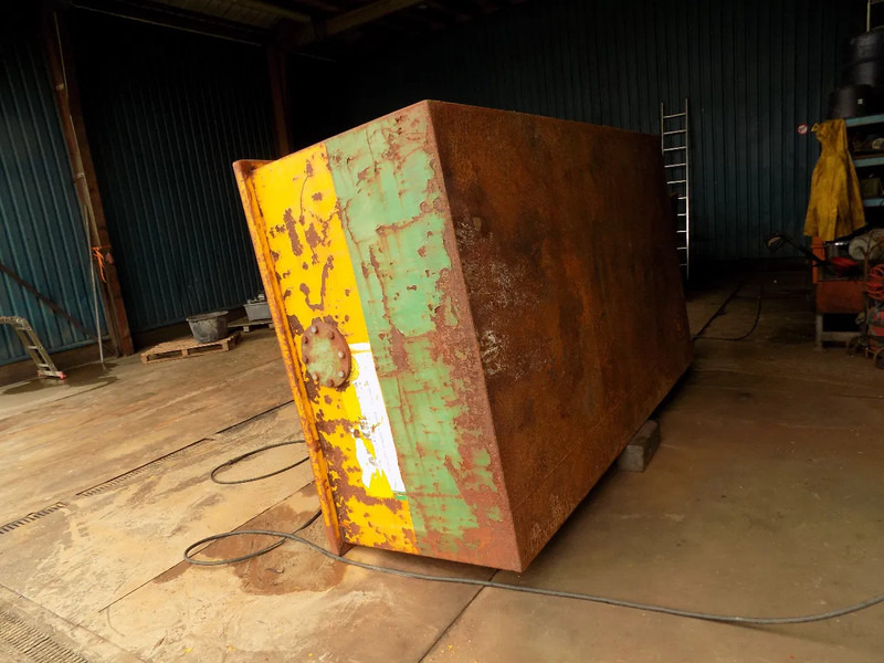 Vangbak boorwater spoelwatert collecting drilling water - Fúrógép: 4 kép. Vangbak boorwater spoelwatert collecting drilling water - Fúrógép: 4 kép.