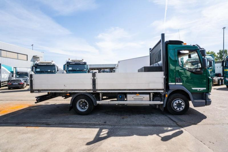 DAF LF 180 (10T.) - Platós teherautó: 3 kép. DAF LF 180 (10T.) - Platós teherautó: 3 kép.