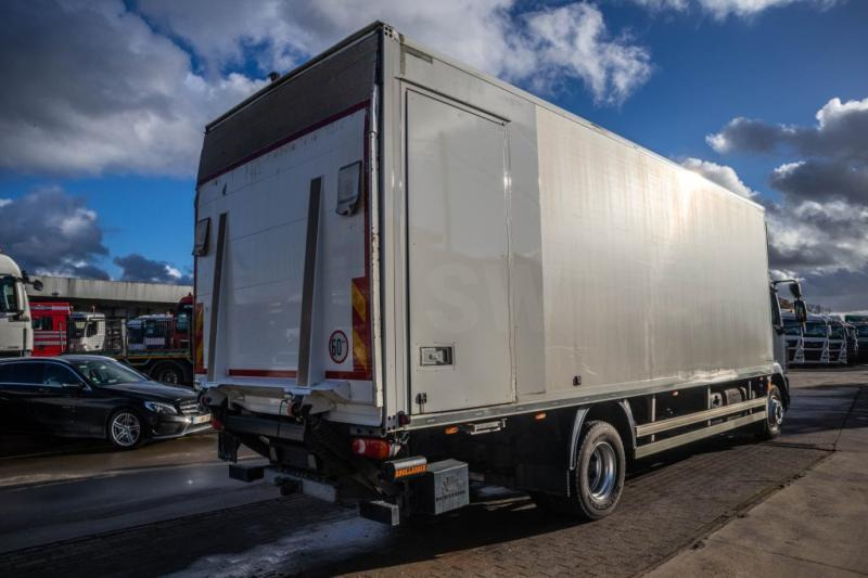 DAF LF 220(16t)+DHOLLANDIA - Dobozos felépítményű teherautó: 3 kép. DAF LF 220(16t)+DHOLLANDIA - Dobozos felépítményű teherautó: 3 kép.