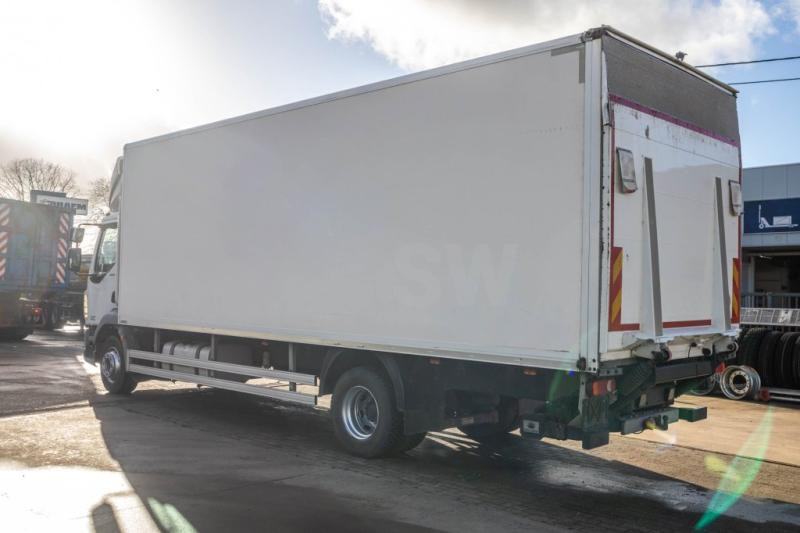 DAF LF 220(16t)+DHOLLANDIA - Dobozos felépítményű teherautó: 4 kép. DAF LF 220(16t)+DHOLLANDIA - Dobozos felépítményű teherautó: 4 kép.