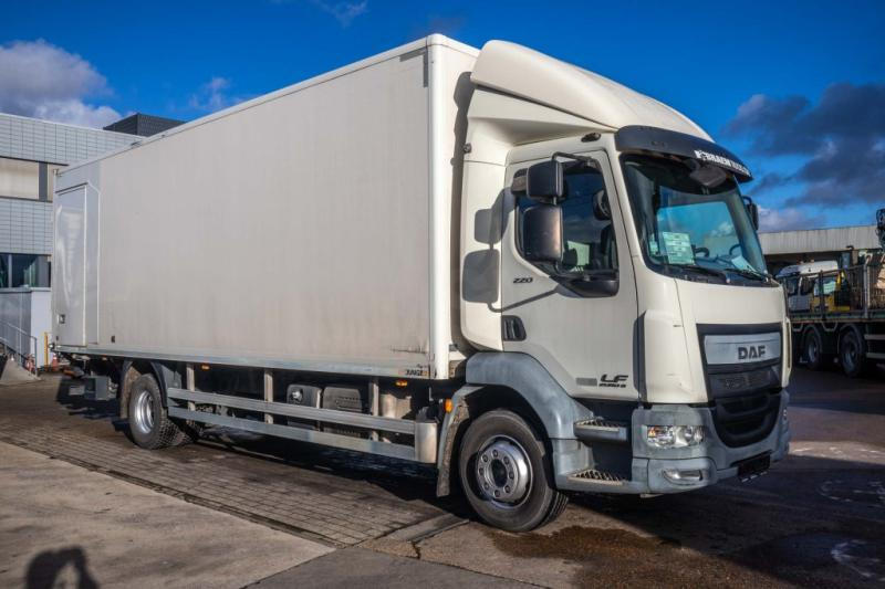DAF LF 220(16t)+DHOLLANDIA - Dobozos felépítményű teherautó: 2 kép. DAF LF 220(16t)+DHOLLANDIA - Dobozos felépítményű teherautó: 2 kép.