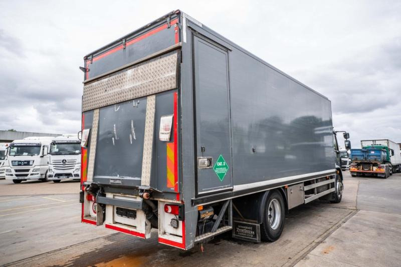 DAF LF 55.220(19 T-E6 )+DHOLLANDIA 2TON - Dobozos felépítményű teherautó: 4 kép. DAF LF 55.220(19 T-E6 )+DHOLLANDIA 2TON - Dobozos felépítményű teherautó: 4 kép.