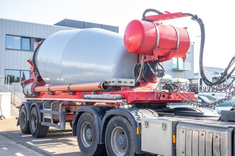DE BUF BETON MIXER/MALAXEUR/MISCHER 12M3 - Betonkeverő félpótkocsi: 2 kép. DE BUF BETON MIXER/MALAXEUR/MISCHER 12M3 - Betonkeverő félpótkocsi: 2 kép.