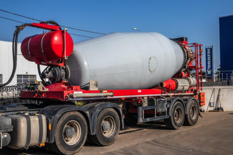 DE BUF BETON MIXER/MALAXEUR/MISCHER 12M3 - Betonkeverő félpótkocsi: 1 kép. DE BUF BETON MIXER/MALAXEUR/MISCHER 12M3 - Betonkeverő félpótkocsi: 1 kép.
