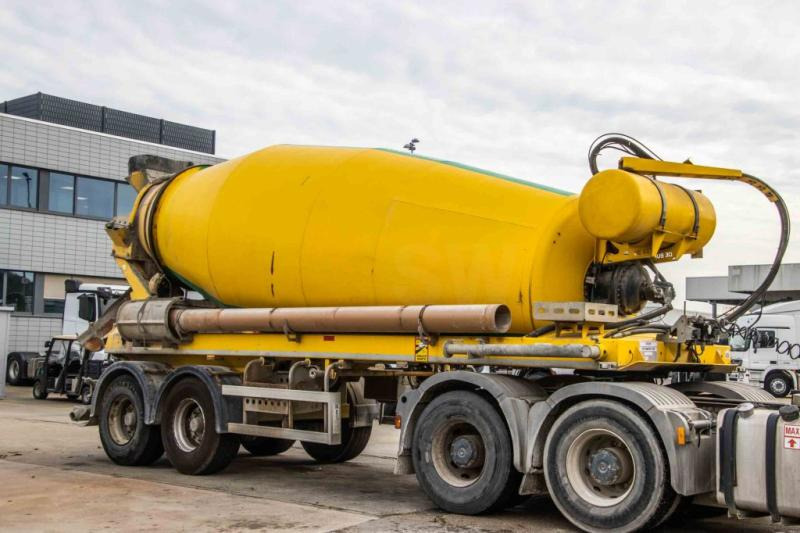 DE BUF BETON MIXER/MALAXEUR/MISCHER12M3 - Betonkeverő félpótkocsi: 2 kép. DE BUF BETON MIXER/MALAXEUR/MISCHER12M3 - Betonkeverő félpótkocsi: 2 kép.