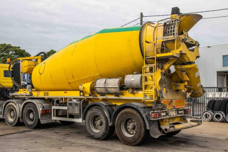 DE BUF BETON MIXER/MALAXEUR/MISCHER12M3 - Betonkeverő félpótkocsi: 4 kép. DE BUF BETON MIXER/MALAXEUR/MISCHER12M3 - Betonkeverő félpótkocsi: 4 kép.