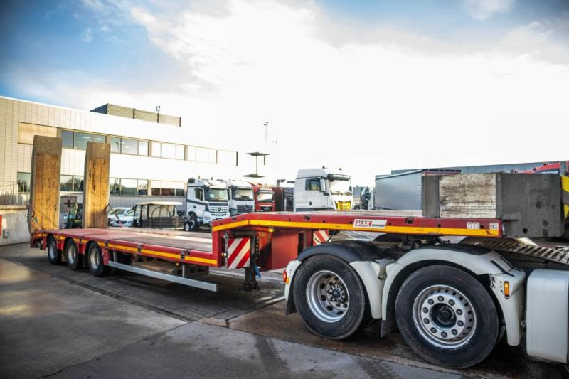 Faymonville MAXTRAILER- F-S43-1AAF- 49500 KG - Félpótkocsi mélybölcsős: 2 kép. Faymonville MAXTRAILER- F-S43-1AAF- 49500 KG - Félpótkocsi mélybölcsős: 2 kép.