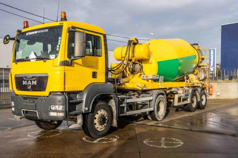 DE BUF MIXER/MALAXEUR/MISCHER 10 M3-STEERING/GESTUURD/GELENKT - Félpótkocsi: 2 kép. DE BUF MIXER/MALAXEUR/MISCHER 10 M3-STEERING/GESTUURD/GELENKT - Félpótkocsi: 2 kép.