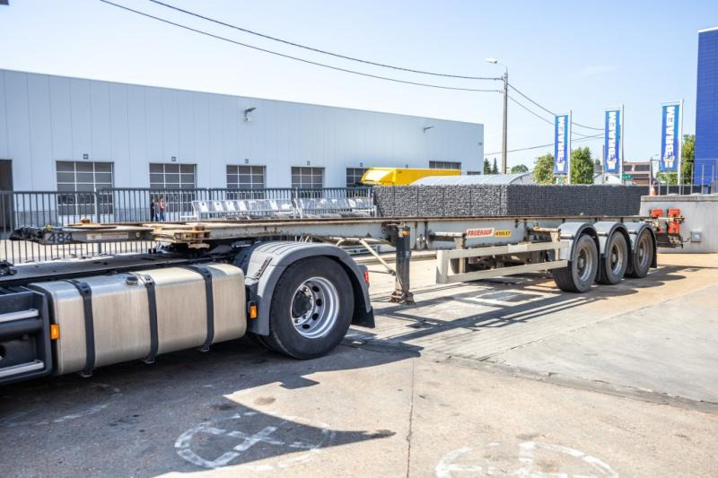 Fruehauf CONTAINERCHASSIS 40' - Félpótkocsi: 2 kép. Fruehauf CONTAINERCHASSIS 40' - Félpótkocsi: 2 kép.
