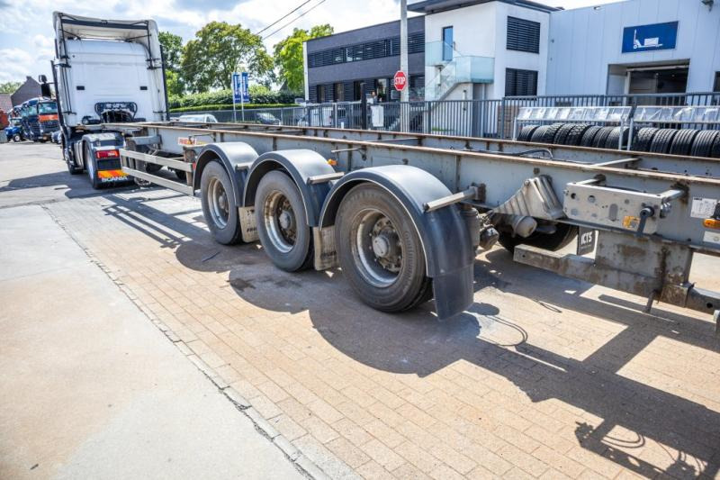 Fruehauf CONTAINERCHASSIS 40' - Félpótkocsi: 5 kép. Fruehauf CONTAINERCHASSIS 40' - Félpótkocsi: 5 kép.