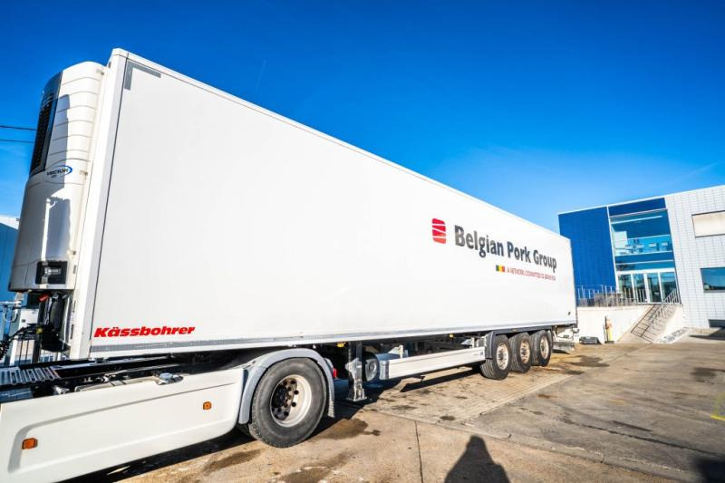 Kässbohrer Kässbohrer +CARRIER 1350 - Félpótkocsi: 1 kép. Kässbohrer Kässbohrer +CARRIER 1350 - Félpótkocsi: 1 kép.