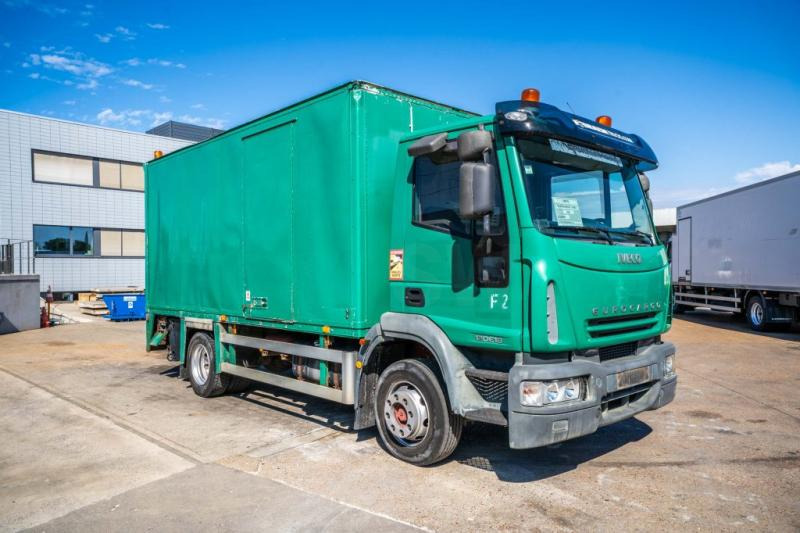 Iveco EUROCARGO 120E18 - Dobozos felépítményű teherautó: 2 kép. Iveco EUROCARGO 120E18 - Dobozos felépítményű teherautó: 2 kép.