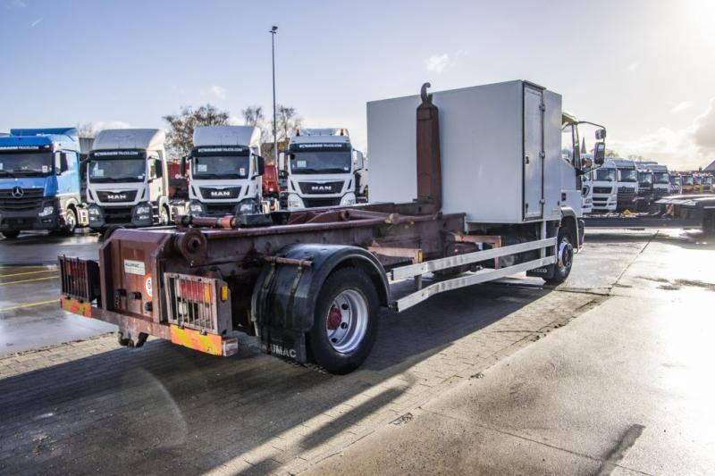 Iveco EUROCARGO 130E18 - Horgos rakodó teherautó: 5 kép. Iveco EUROCARGO 130E18 - Horgos rakodó teherautó: 5 kép.
