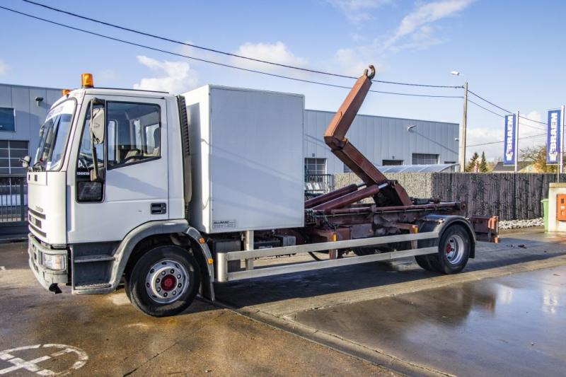 Iveco EUROCARGO 130E18 - Horgos rakodó teherautó: 1 kép. Iveco EUROCARGO 130E18 - Horgos rakodó teherautó: 1 kép.