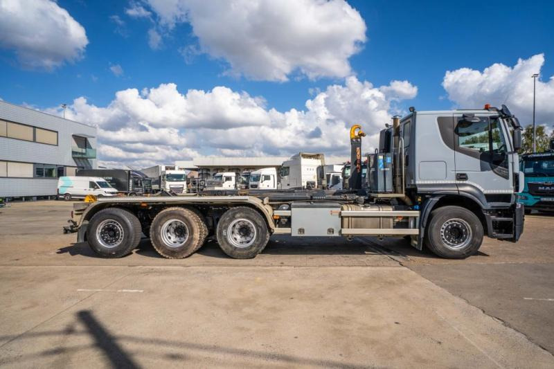 Iveco X-WAY 460 - Horgos rakodó teherautó: 3 kép. Iveco X-WAY 460 - Horgos rakodó teherautó: 3 kép.