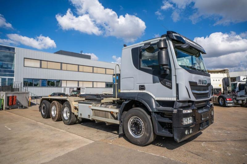 Iveco X-WAY 460 - Horgos rakodó teherautó: 2 kép. Iveco X-WAY 460 - Horgos rakodó teherautó: 2 kép.