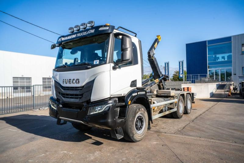 Iveco X-WAY 460 - HYVA - 91000 KM - Horgos rakodó teherautó: 1 kép. Iveco X-WAY 460 - HYVA - 91000 KM - Horgos rakodó teherautó: 1 kép.