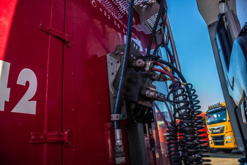 KRAKER WALKING FLOOR CF 200-92 m3 - Félpótkocsi öönkihordós: 5 kép. KRAKER WALKING FLOOR CF 200-92 m3 - Félpótkocsi öönkihordós: 5 kép.