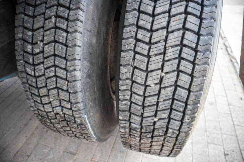 Platós félpótkocsi Kennis KRAAN/CRANE/GRUE/KRAN - KENNIS 14 TON/M: 9 kép. Platós félpótkocsi Kennis KRAAN/CRANE/GRUE/KRAN - KENNIS 14 TON/M: 9 kép.