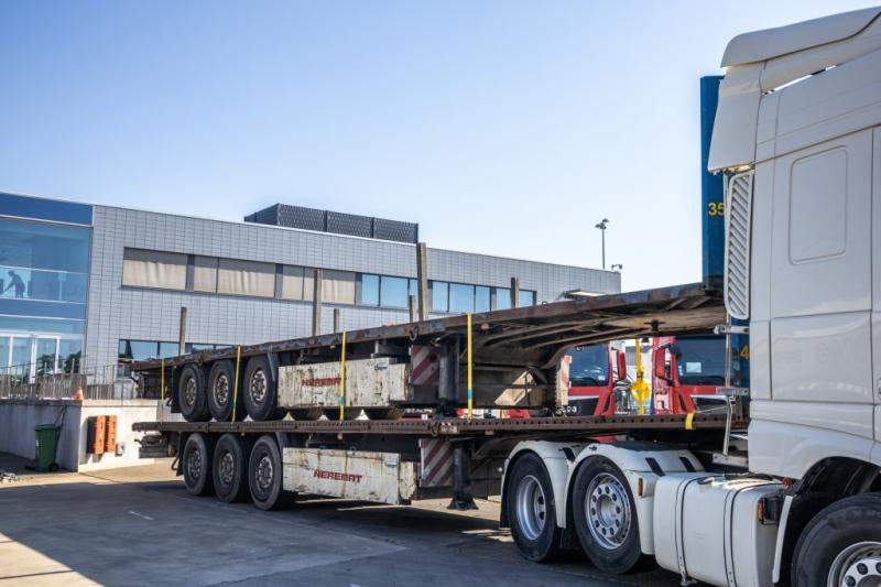 Krone SD27-PLATEAU-39000 KG MTM - Platós félpótkocsi: 2 kép. Krone SD27-PLATEAU-39000 KG MTM - Platós félpótkocsi: 2 kép.